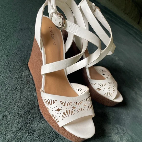 Indigo Rd white strappy wooden wedges - Picture 3 of 7